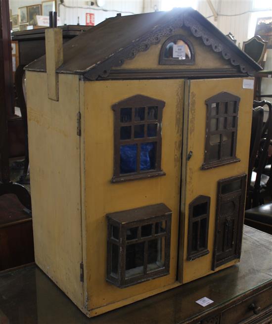 Period dolls house & furniture(-)